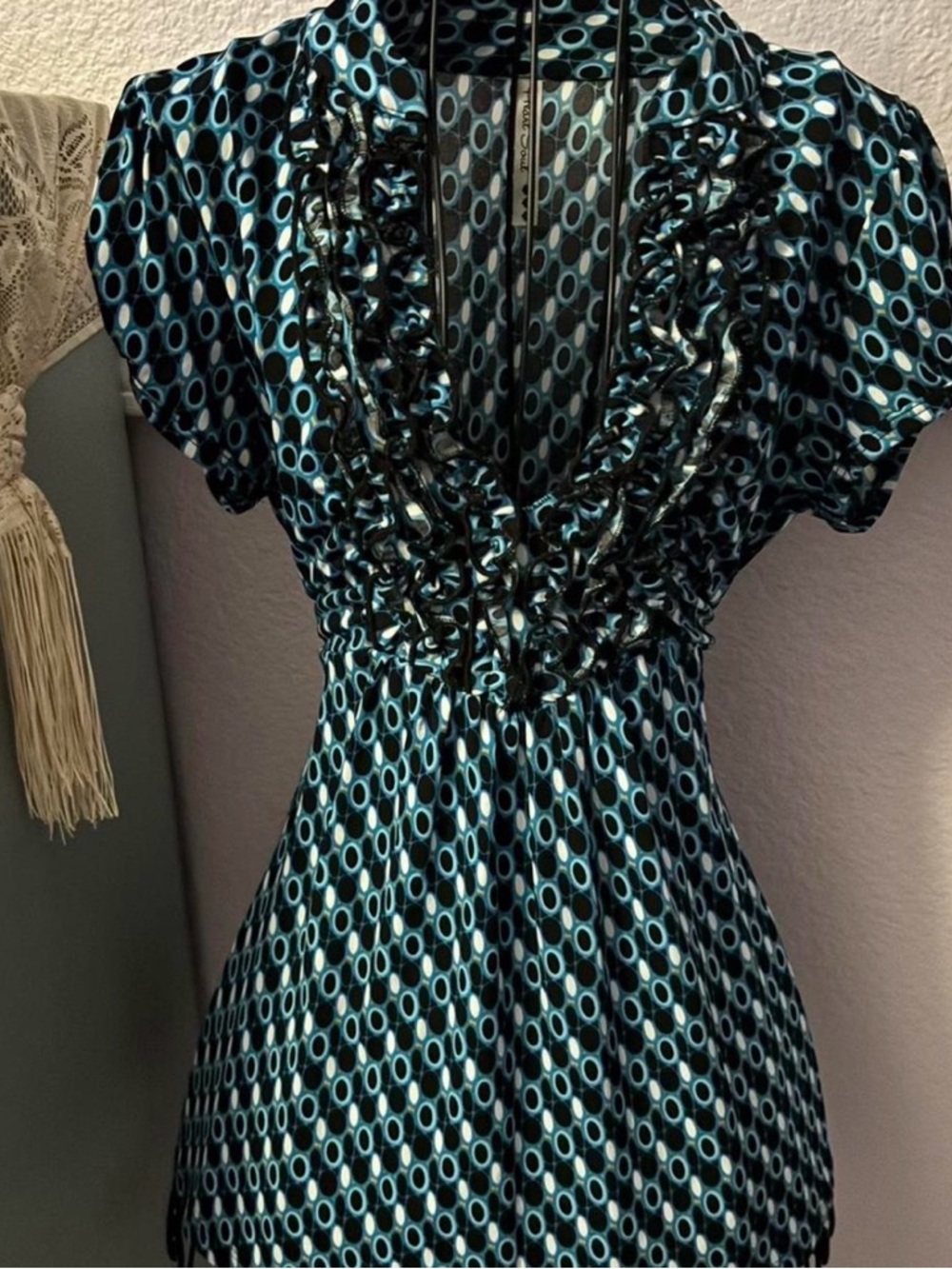 Women’s Y2K Geometric Ruffle-Trim V-Neck Blouse With Tie Back Size Medium